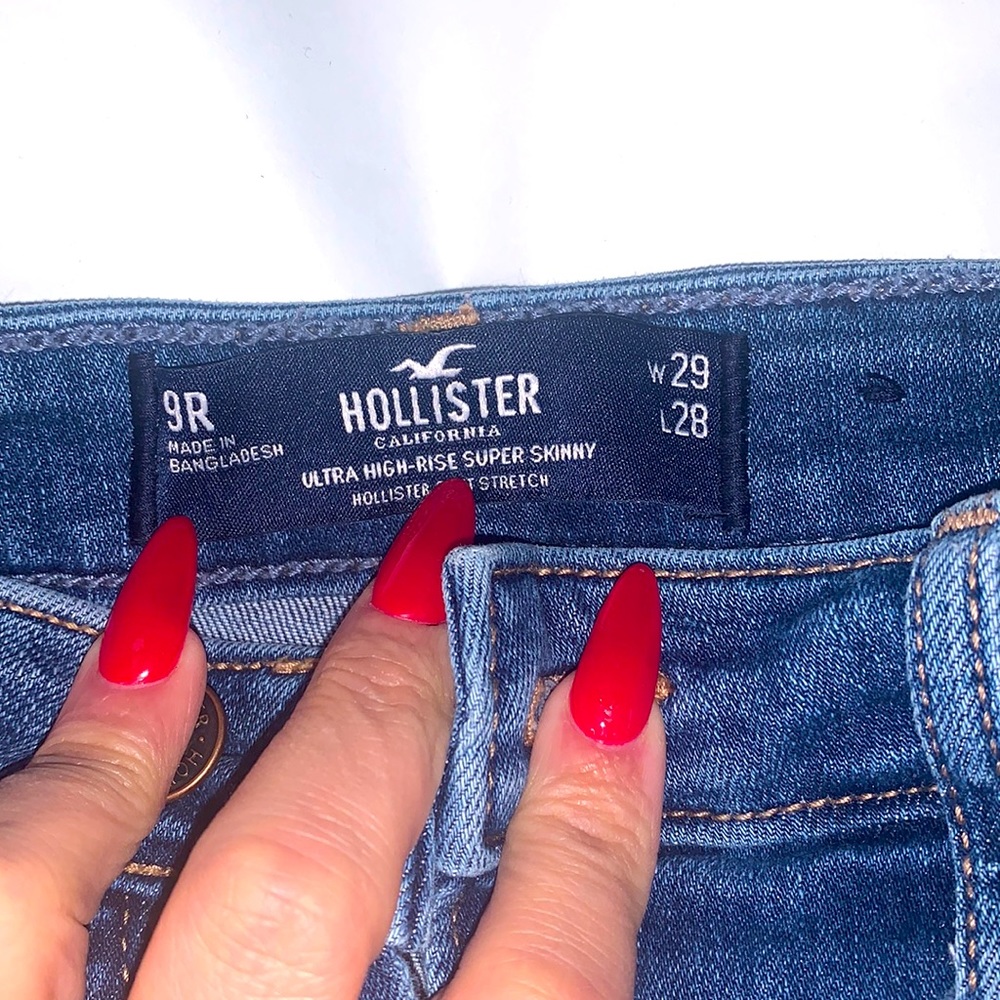 Hollister -Ultra High Rise Super Skinny women’s jeans soft Stretch -SizeW29-L28